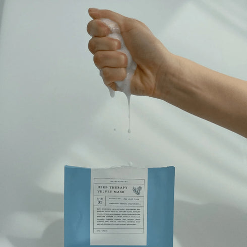 Masca Dr. Althea Velvet cu plante medicinale repară bariera cutanată și reduce roșeața tenului sensibil.
Textura moale de catifea se potrivește perfect pe față, maximizând absorbția ingredientelor active. wowskin.ro